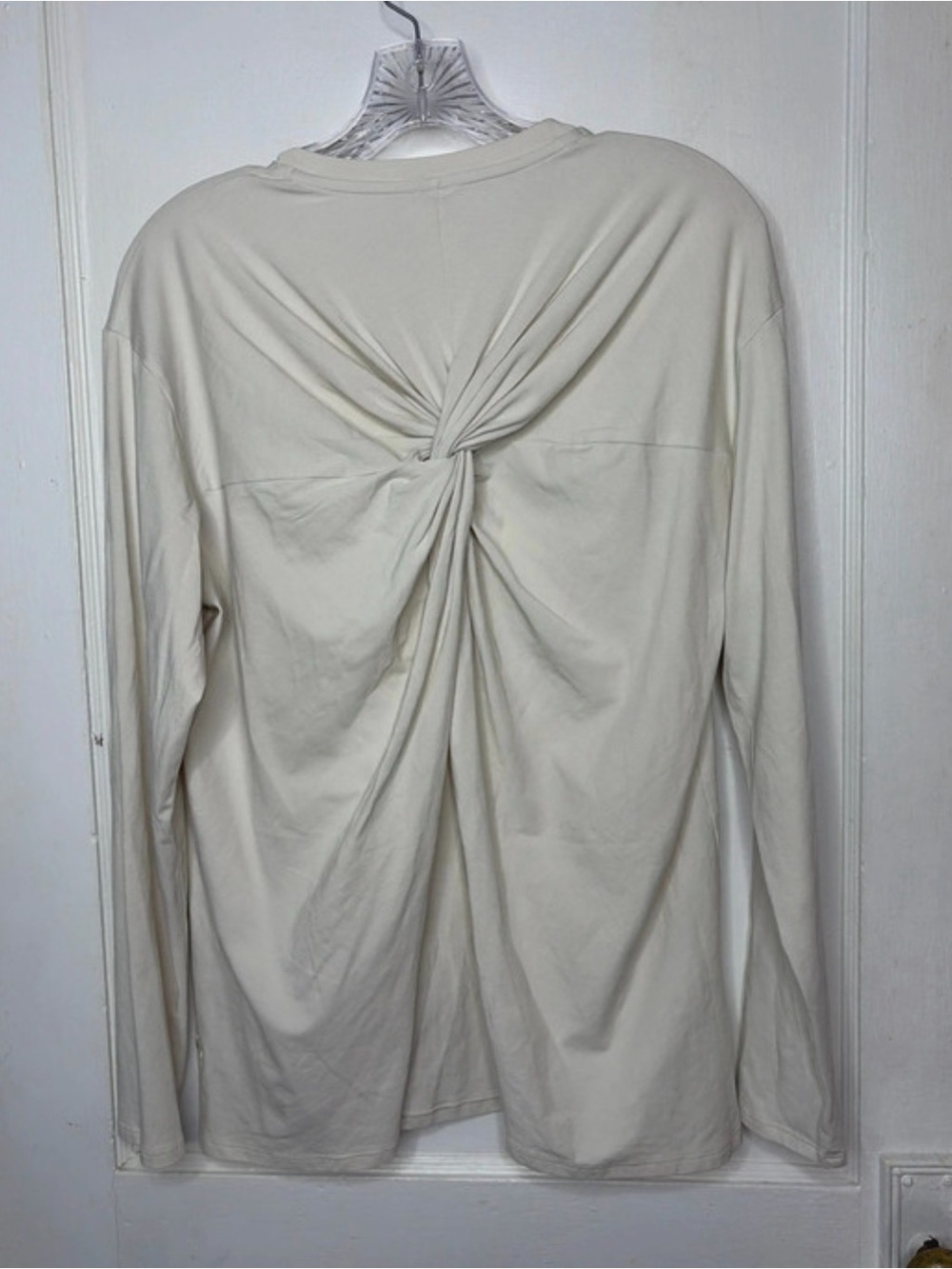 Lululemon Twist-Back Lightweight Long Sleeve Top Bone Open Back Tee Sz M